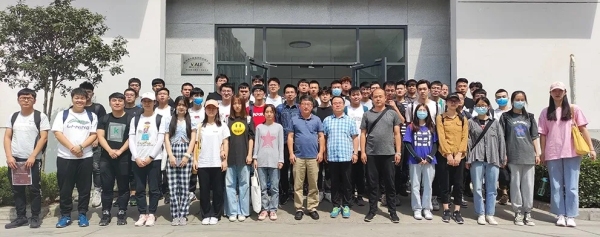 高校师生走进威尔