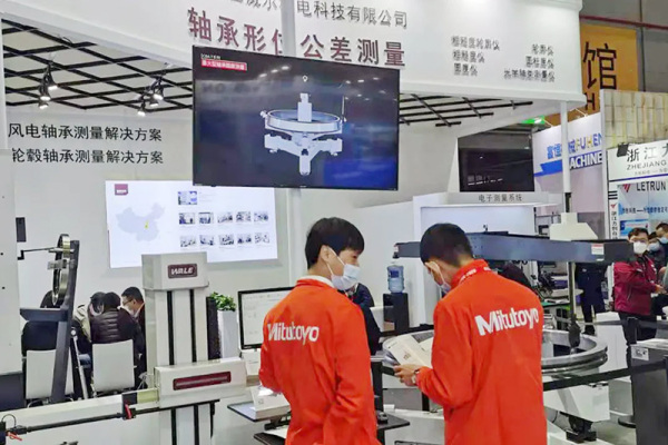 WALE上轴展--十年磨一剑,砺得梅花香；十年磨一剑,今朝显辉煌.jpg