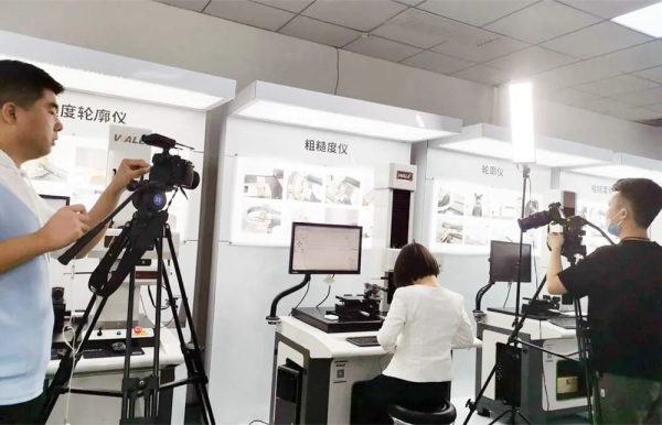 西航教研团队课堂教学视频录制中