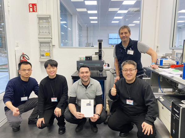 中国首台滚针直线度和平行度仪在西班牙Rodisa工厂交付